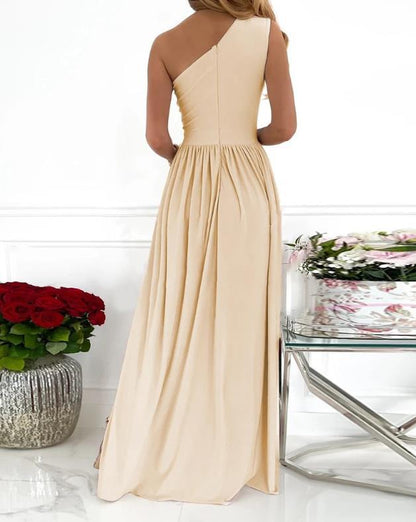 Robe longue élégante et sexy pour femme, sans manches, à une épaule, avec fente haute et découpes, idéale pour cocktail